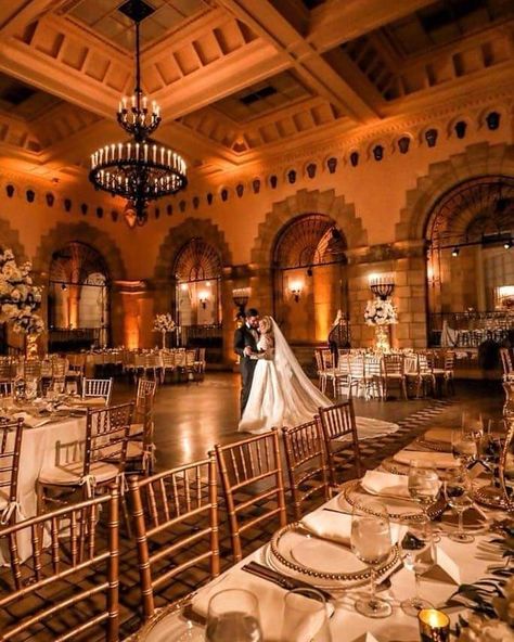 White and Gold Wedding | The Flagler Museum, Palm Beach, FL | Married in Palm Beach | www.marriedinpalmbeach.com | Munoz Photography Flagler Museum Wedding, West Palm Beach Wedding Venues, Tropical Wedding Venue, Palm Beach Island, Vintage Wedding Venues, Art Museum Wedding, Modern Wedding Venue, Hotel Wedding Venues, Palm Beach Wedding