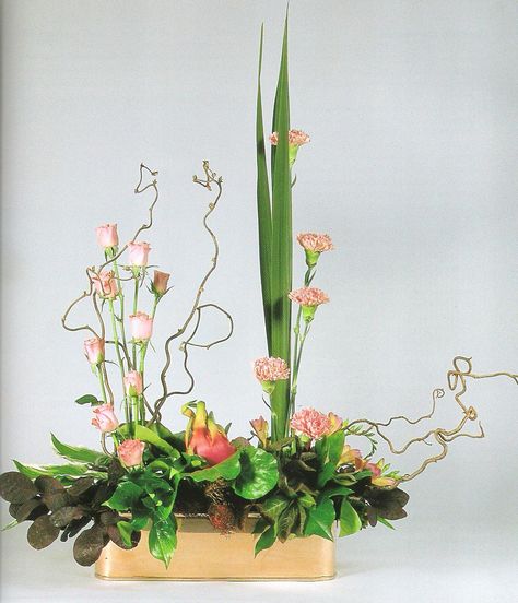 Parallel arrangement example Continental Flower Arrangements, Parallel Flower Arrangement Design, Vertical Parallel Flower Arrangement, Parallel Flower Arrangement, Parallel Arrangement, Vegetative Floral Design, Floral Designs Arrangements, Large Flower Arrangements, Flower Arrangement Designs