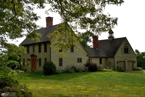 Saltbox Colonial, Saltbox House Plans, Classic Colonial Homes, Primitive Houses, Salt Box House, Saltbox House, Gros Morne, Primitive Living, Farmhouse Trends