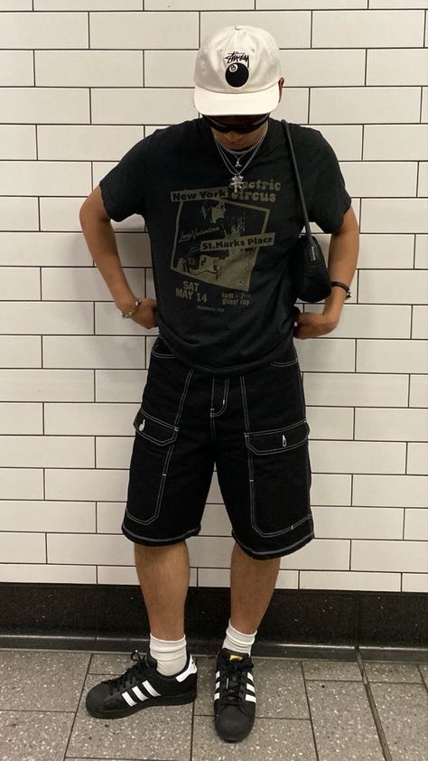 Y2k Men Summer, Vintage Guy Outfits, Adidas Superstar Outfit Summer, Black Sweatpants Outfit Men, Superstar Black Outfit, Adidas Superstar Outfit Men, Black Adidas Superstar Outfit, Shorts Outfits Men Streetwear, Pinterest Summer Outfits