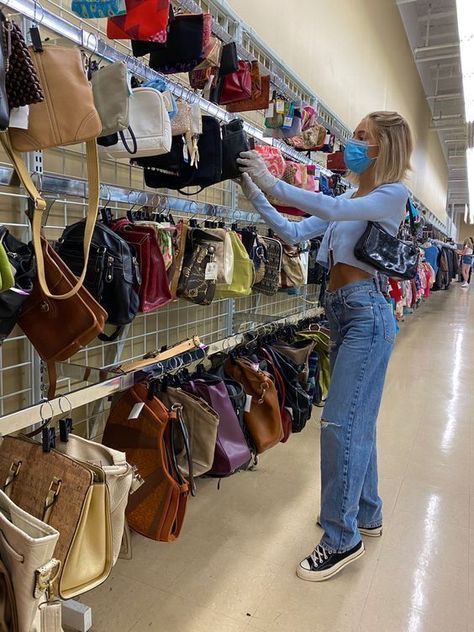 Thrift stores attract shoppers with the idea that you might find something great. @deaavdulla Thrift Aesthetic, Cute Date Ideas, Op Shop, Indie Kids, Thrift Shopping, Vintage Shop, Mode Vintage, Cute Fits, Looks Vintage