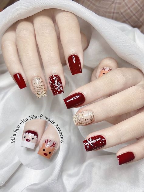 Nail Art Natal Xmas, Red Nail Art Elegant, Winter Nail 2023, Christmas Nails Elegant, Nails Natal, Noel Nail, Nail Noel, Nail 2023, Valentine Nail Art