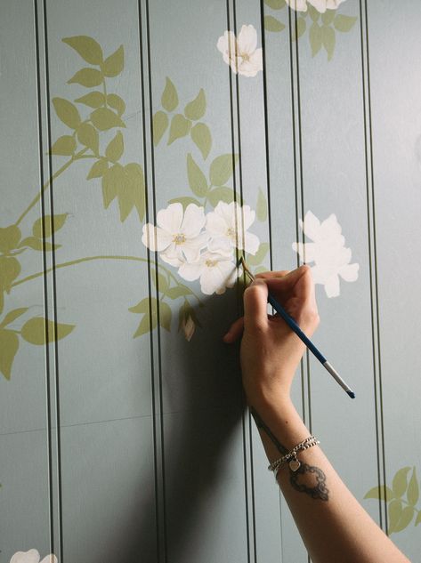 Floral Painted Kitchen Cabinets, Hand Painted Flower Mural Bedroom, Flower Bedroom Mural, Hanging Flowers Painting, Hand Painted Walls Diy, Hand Painted Wallpaper Diy, Painted Wall Flowers, Painting On Cupboard, Flowers Painted On Wall