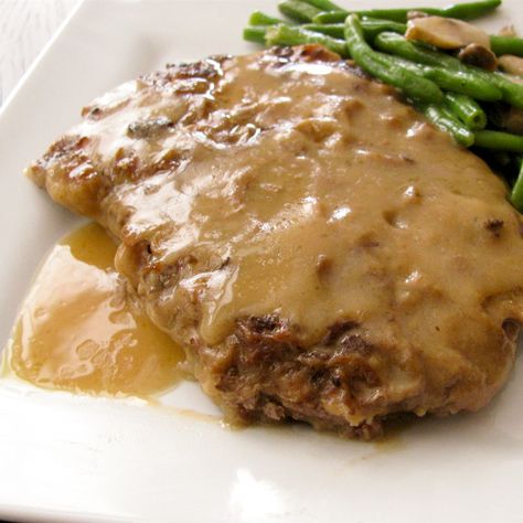 Country-Style Steak Meat And Gravy, Minute Steak Recipes, Baked Steak Recipes, Country Style Steak, Fried Cube Steaks, Beef Cube Steak Recipes, Cube Steak And Gravy, Hamburger Steaks, Cubed Steak