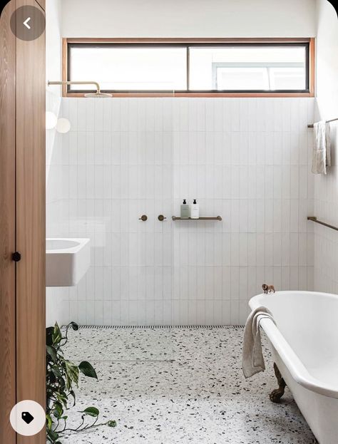 Drømme Bad, Terrazzo Bathroom, Bilik Air, Open Showers, Bad Inspiration, Terrazzo Flooring, Small Bathroom Design, Cabin Design, Laundry In Bathroom