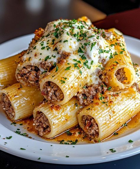 Creamy Ricotta Beef Stuffed Pasta Shells, Ricotta Beef Stuffed Shells, Meatball Stuffed Shells, Creamy Ricotta Beef Stuffed Shells Pasta, Creamy Ricotta Beef Stuffed Shells, Christmas Pasta Recipes, Mafaldine Pasta Recipes, Christmas Food Dinner Main Courses, Shells Pasta Recipes