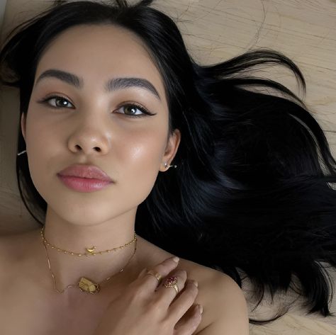 Amanda Khamkaew, Brow Freeze, Instagram Amsterdam, Brow Products, Brow Pen, Cute Makeup Looks, Glamour Makeup, Light Makeup, Makeup Eyeliner