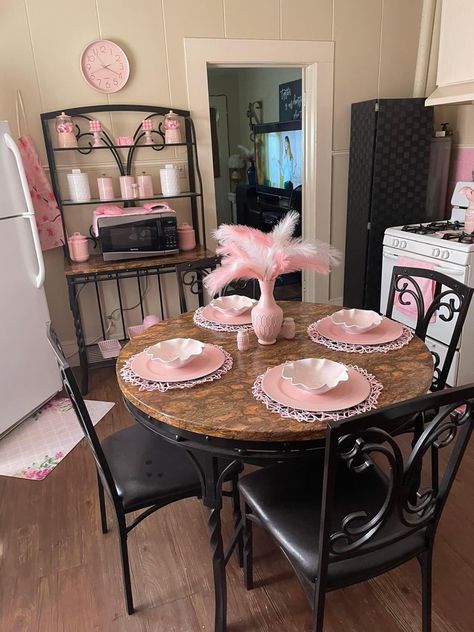 Trashy Y2k Kitchen, 2000s Kitchen Aesthetic, Mcbling Apartment, Y2k Kitchen, Cozy 2000s Home, Coquette Apartment Kitchen, 2000s Room Decor, 2000s Room, Kitchen Decor Apartment