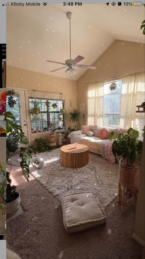 Small Cozy Living Room With Carpet, Apartment Decor Carpet Floor, Carpet Apartment Decor, Apartment With Carpet, Living Room Decor With Plants, Room Decor With Plants, Warm Living Room Ideas, Apartment Carpet, Bohemian Eclectic Decor