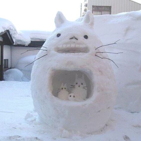 10+ Hilariously Creative Snowmen That Would Make Calvin And Hobbes Proud Funny Snowman, Snow Sculptures, Snow Art, Snow Fun, Snow Bunnies, Two Cats, Ice Sculptures, Build A Snowman, Naha