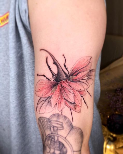 Horned Beetle, Hercules Tattoo, Hercules Beetle, Beetle Tattoo, Flying Tattoo, Insect Tattoo, Flower Sketches, Memorial Tattoos, Japan Aesthetic