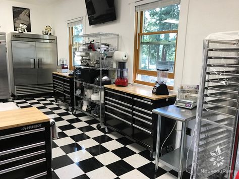 commercial-kitchen-5 Garage Commercial Kitchen, Diy Commercial Kitchen, Commissary Kitchen Layout, Residential Commercial Kitchen, Home Commercial Kitchen Ideas, Professional Bakery Kitchen, Restaurant Style Kitchen At Home, Commercial Kitchen Ideas, Shop Kitchen Ideas