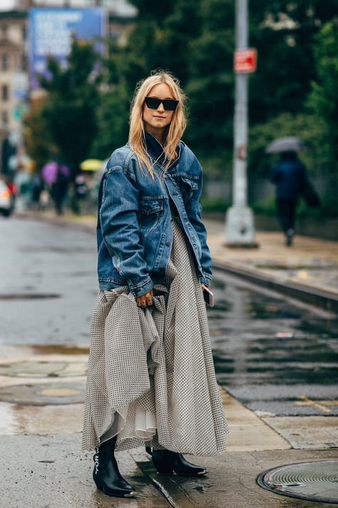 Nyfw Street Style, Popsugar Fashion, Looks Street Style, Cardigan Long, Outfits With Hats, Cool Street Fashion, Fashion Week Street Style, Street Style Looks, Looks Style