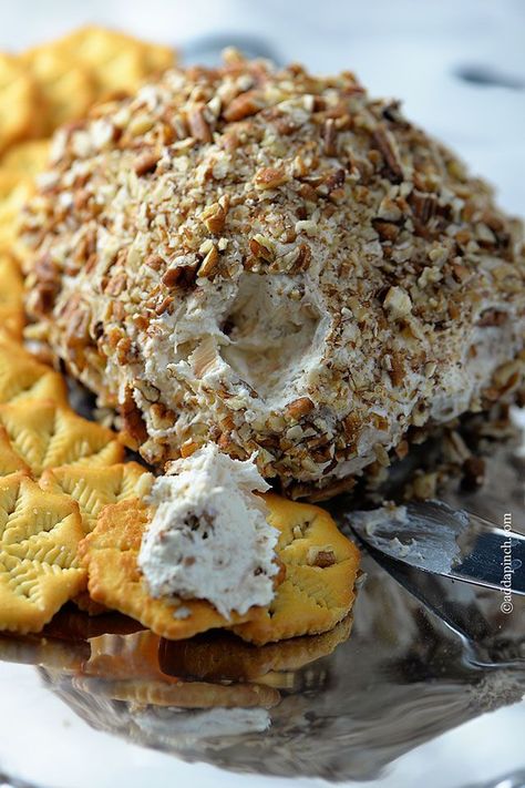 Chicken Cheese Ball, Cheese Ball Recipes Easy, Cheese Spreads, Cream Cheese Ball, Chicken Balls, Ball Recipes, Christmas Dinner Menu, Party Appetizers Easy, Cheese Ball Recipes