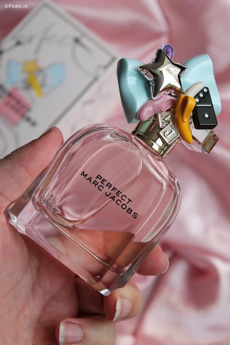 Luxury Scents, Marc Jacobs Perfect, Best Of Amazon, Marc Jacobs Perfume, Daisy Perfume, Perfume Aesthetic, Spring Fragrances, Alcohol Free Fragrance, Perfume Photography