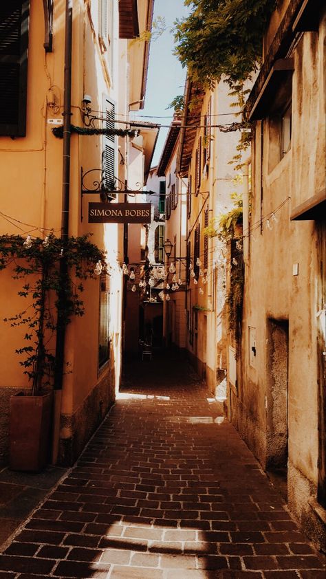 European Streets Aesthetic, Old Streets Aesthetic, Medieval Street Aesthetic, Italian Background Aesthetic, Italian Street Aesthetic, Italy Street Drawing, French Street Photography, Italian Street Photography, Europe Street Photography