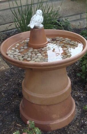 Diy Bird Bath, Summer Mantle, Bird Bath Garden, Garden Decor Projects, Garden Yard Ideas, Diy Garden Projects, Rustic Garden Decor, Summer Decorating, Mantle Decor