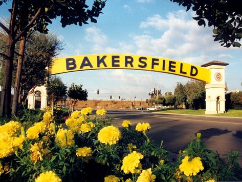 Lived in Bakersfield, CA when I was younger - you could actually walk across the sign - it was an enclosed bridge. Tehachapi California, Bakersfield California, Kern County, Culver City, World Cities, California Dreaming, Commercial Real Estate, Best Cities, Northern California