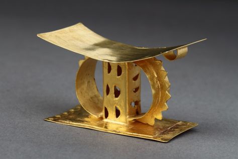 The Golden Stool. A lost artifact from the Asante people who claimed that the stool descended from heaven onto Osei Tutu's lap (used to justify power) the piece also represents unity. This piece would go in a section called "Lost Artifacts". Ashanti Tribe, Ashanti People, Royal Throne, African Royalty, Power Symbol, Support Structure, High Priest, Hiding Places, The Kings