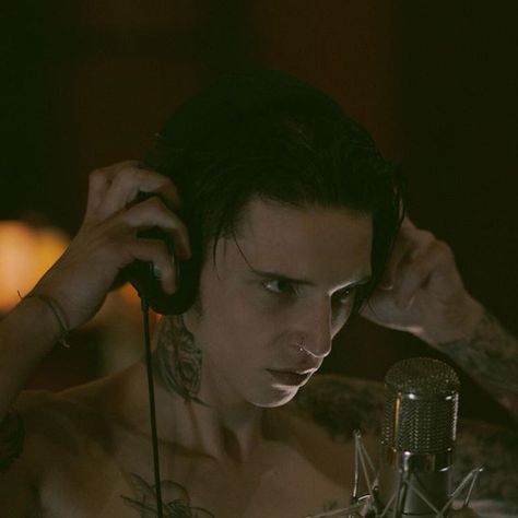 Andy Biersack in American Satan Inspiration For Art, Andy Biersak, Andy Sixx, Paradise City, Andy Black, Andy Biersack, Band Memes, Veil Brides, Metal Girl