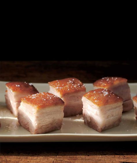 For this pork belly confit, Thomas Keller shows us how to transform as a slab of pork belly into meltingly tender porky goodness. Beef Confit Recipes, Pork Belly Confit, Confit Recipes, Braised Pork Belly, Thomas Keller, Pork Belly Recipes, Brine Recipe, Crispy Pork Belly, Italian Pasta Dishes