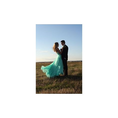 0 Farm Prom Pictures, Fun Prom Poses, Prom Pictures Group, Prom Pose, Scenery Beautiful, Prom Pictures Couples, Prom Goals, Prom Picture Poses, Prom Picture