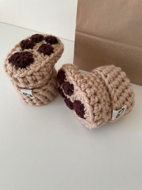 Baby booties in light brown colour. The soles have dark brown paw print motifs stitched to the soles. Crochet Boots For Dogs, Crochet Shoes For Cat, Dog Crochet Outfits, Crochet Dog Accessories Ideas, Crochet Dog Socks, Things To Crochet For Dogs, Crochet Dog Shoes, Crochet Dog Booties, Dog Accessories Crochet