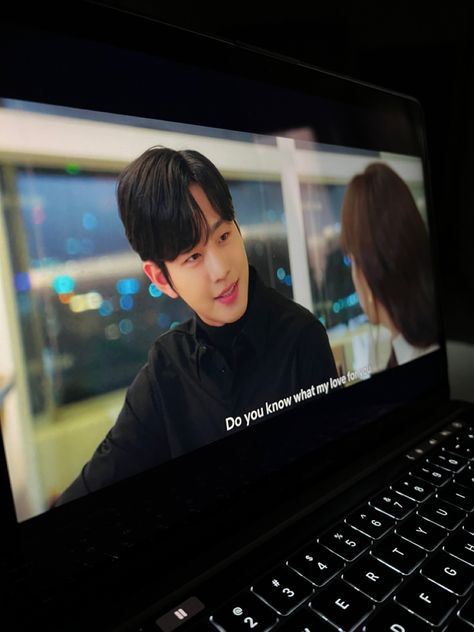 Kdrama Night Aesthetic, Netflix Aesthetic Laptop Night, Fiance Cake, Laptop Movie Snap, Watching Drama On Laptop, Movie Night Photography, Scene Aesthetic, Phone Photo Editing, Foreign Movies