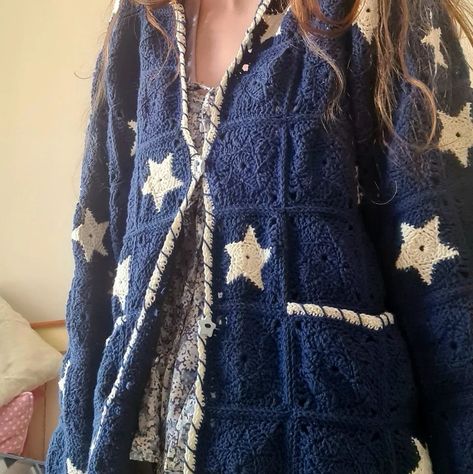 Star Granny Square Cardigan, Star Sweater Crochet, Crochet Sweater Granny Square, Tiktok Crochet, Star Jumper, Bracelet Loom, Star Crochet, Crochet Jumper, Star Sweater