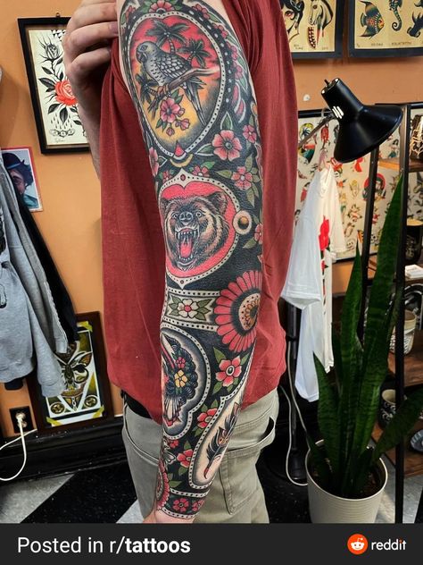 Traditional Tattoo Sleeve Filler, Animal With Flowers, Trippy Tattoo Ideas, Old School Tattoo Sleeve, American Traditional Sleeve, Black Sleeve Tattoo, Trippy Tattoo, Tattoo Sleeve Filler, Berlin Tattoo