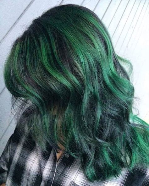 Half Green Hair, Green Balayage, Colored Balayage, Witch Wig, Emerald Hair, Dark Green Hair, Highlights Ideas, Brown Ombre Hair, Mint Hair