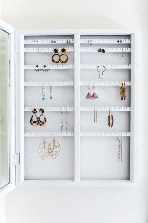 Ikea Jewelry Storage, Hidden Jewelry Storage, Diy Earring Holder, Jewelry Storage Diy, Diy Organizer, Diy Jewelry Holder, Jewelry Wall, Necklace Storage, Secret Storage