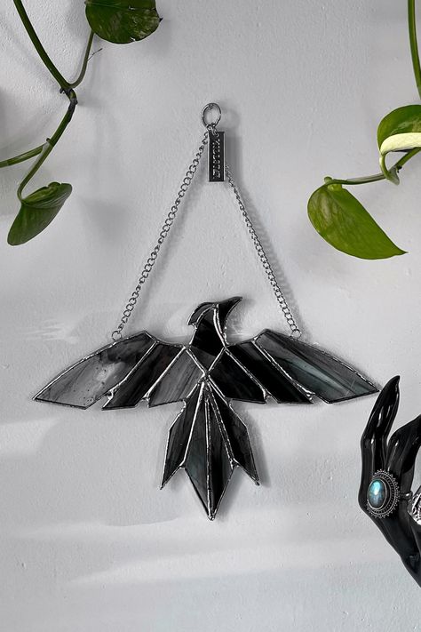 RAVEENA.- Stained glass wall hanging.- Statement raven design.- 12cm hanging chain.- Width 20cm / 7.9"- Height 12cm / 4.7"With KILLSTAR branding, Main Body:100% Glass, Material 2: 40% Tin, 20% Copper, 20% Iron, 20% Zinc.For decorative use only. Fixtures and fittings not included. Imported. Stained Glass Bird Bath, Scrap Glass Projects, Stained Glass Project, Stained Glass Suncatcher, Halloween Stained Glass Ideas, Stained Glass Ornaments Christmas, Simple Stained Glass Designs, Witchy Stained Glass Art, Stain Glass Art