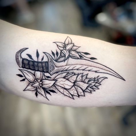 Skyrim Flowers Tattoo, Elder Scrolls Tattoo Ideas, Alduin Skyrim Tattoo, Dark Brotherhood Tattoo, Skyrim Dragon Tattoo, Oblivion Tattoo, Gaming Tattoo Ideas, Nerd Tattoo Ideas, Skyrim Tattoo Ideas