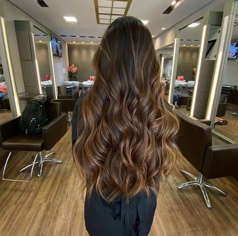 Hair Trend 2023, Balyage Long Hair, Brown Hair Looks, Brown Hair Inspo, Trend 2023, Brunette Hair With Highlights, Pose Fotografi, Brunette Balayage Hair, Long Hair Color