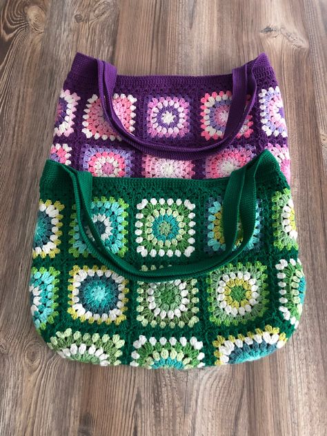 Crochet Messenger Bag, Crochet Bag Granny Square, Crochet Bag Granny, Sac Granny Square, Poncho Crochet, Easy Crochet Stitches, Colorful Crochet, Granny Square Bag, Crochet Shoulder Bag