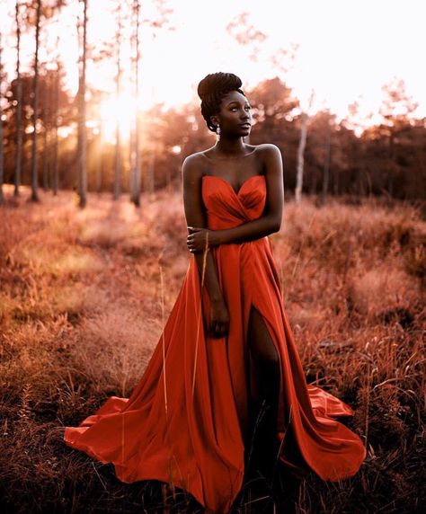 Woman Birthday Photoshoot Outdoor, Black Woman Garden Photoshoot, Elegant Fall Photoshoot, Black Model Photoshoot Outdoor, Glam Outdoor Photoshoot, African Photoshoot Ideas Outdoor, Women Birthday Photoshoot Ideas Outdoors, Fall Photoshoot Ideas Black Women, Mother Nature Photoshoot Black Women