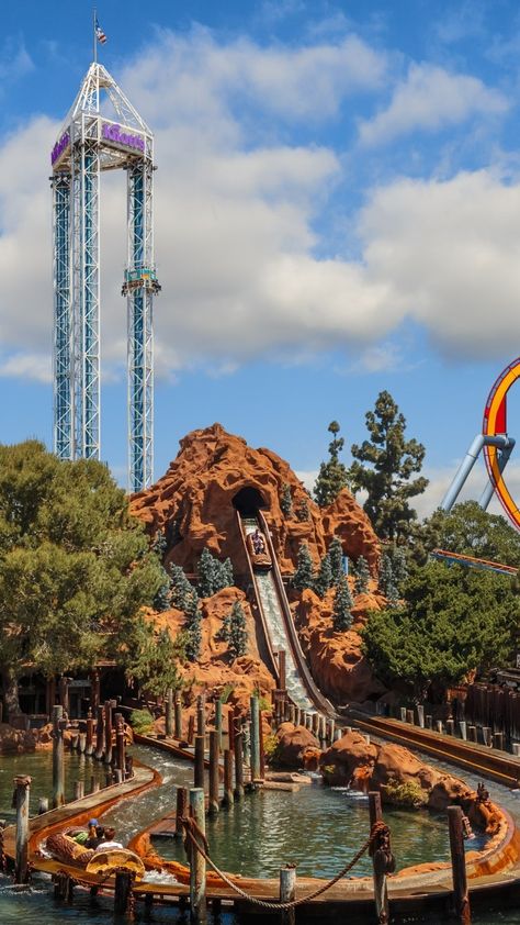 Adventure Park Aesthetic, Roller Coasters Aesthetic, Theme Parks Aesthetic, Theme Park Ideas, Gardaland Aesthetic, Themepark Aesthetic, Riding Roller Coaster Aesthetic, Roller Coaster Aesthetic, Aesthetic Rollercoaster