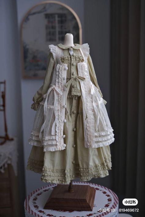 Dollhouse Doll Clothes, Clothing Pattern Design, Miniature Dress, Blythe Doll Dress, Denim Crafts Diy, Bjd Clothes, Dress Form Mannequin, Heirloom Doll, Bear Outfits