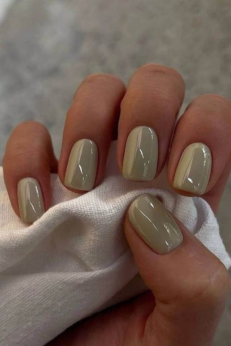 Explore 70+ classy fall nail trends for September, October, and November. From chic old money luxury to elegant minimalist styles, discover short, long, coffin, square, and almond shapes. Featuring rhinestones, acrylic, French tips, chrome, Y2K, and 90s-inspired designs. Perfect for Thanksgiving holidays and European-inspired sophistication. Kutek Disney, September Nails, Fall Nail Trends, October Nails, Nagel Tips, Smink Inspiration, Casual Nails, Classy Acrylic Nails, Makijaż Smokey Eye