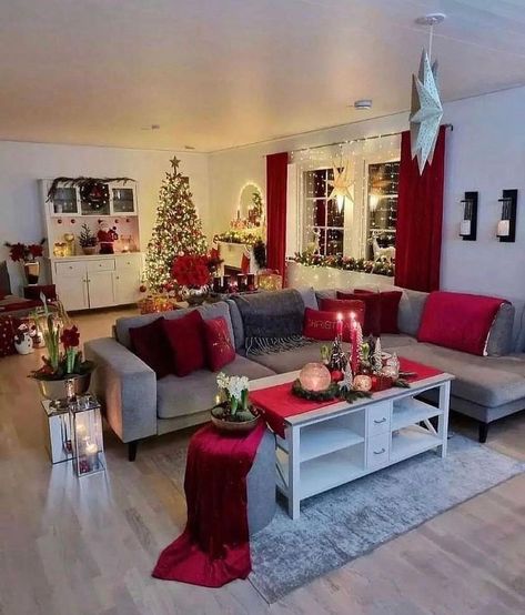 "Innovative Home Decor Tips to Complement Your Interior Design" Christmas Aesthetic Living Rooms, Christmas Couch Decor, Red Living Room Decor, Christmas Living Room Decor Ideas, Cozy Christmas Living Room, Holiday Apartment, Christmas Apartment, Cozy Christmas Decor, Christmas Interiors