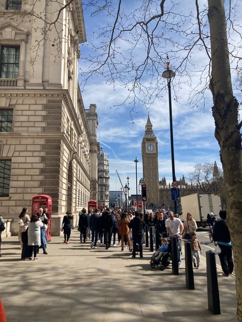 Spring In London Aesthetic, London Spring Aesthetic, London In Spring, London In April, Streetstyle Aesthetic, London Girl, London Vibes, London Dreams, London Trip