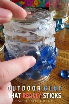 Outdoor Garden Art, Yard Art Crafts, Garden Balls, Best Glue, Garden Art Sculptures Diy, Garden Artwork, Garden Art Projects, Diy Garden Projects, Glass Garden