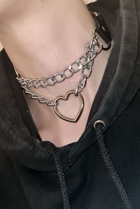 Collar And Leash Aesthetic, Leash Aesthetic, Chain Necklace Diy, Punk Love, Harajuku Punk, Pretty Hurts, Strap Pants, Punk Pins, Metal Choker