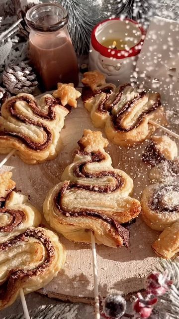 291K views · 33K likes | Holly Jade on Instagram: "NUTELLA CHRISTMAS TREES🎄 YAY or NAY? Who wants one??? I’ve had thousands of requests for a ‘Nutella’ version of my viral puff pastry tree, so…. here we are! Super quick & easy VEGAN & GLUTEN-FREE ‘Nutella’ Puff Pastry Christmas Trees. Flakey puff pastry filled with vegan chocolate spread, hazelnuts topped with a dusting of snow (icing sugar)! 🌨️ What you’ll need: 🍫2 sheets of vegan friendly puff pastry, thawed ( I use Jus-Rol which is vegan friendly) 🍫4 heaped tablespoons of vegan ‘Nutella’ 🍫10g of crushed hazelnuts 🍫2 tablespoons of granulated sugar 🍫Dairy-free milk (for glazing) 🍫Icing sugar (for dusting) Full written method is the same as my viral BISCOFF puff pastry recipe- visit thelittleblogofvegan.com or click the link in my Puff Pastry Tree, Pastry Tree, Nutella Christmas, Puff Pastry Christmas, Pastry Christmas, Nutella Puff Pastry, Christmas Tree Chocolates, Mini Nutella, Christmas Yummies