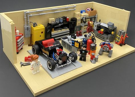 Tony Stark’s Garage | Hans Dendauw | Flickr Lego Garage, Garage Diorama, Lego Christmas Village, Lego Iron Man, Lego Machines, Construction Lego, Lego Christmas, Lego Display, Lego Boards