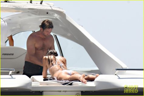 Gerard Butler & Girlfriend Morgan Brown Enjoy a Romantic Boat Ride in Italy: Photo #3706591. Gerard Butler wraps his arm around his girlfriend Morgan Brown while going for a romantic boat ride on Thursday (July 14) in Capri, Italy.    The hot couple was… Morgan Brown, Scottish Actors, Capri Italy, Gerard Butler, Boat Ride, Italy Photo, Tom Felton, Relaxing Day, Just Jared