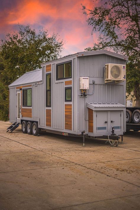 The Jock Tiny House by Movable Roots Tiny House With Deck On Roof, Moveable Tiny House, Modern Tiny House On Wheels, Movable Tiny House, Tiny House On Wheels Floor Plans, Small Loft House Design, Tiny House Plans On Wheels, Tiny Homes Interior, Tiny House Trailer Plans