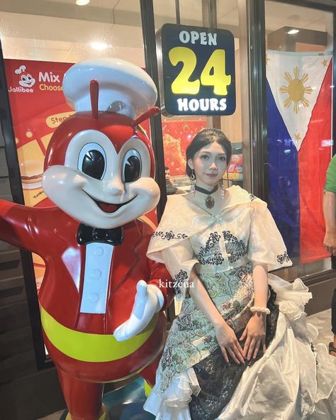 Finally did one of my dream shoots. 🥰💖 Channeling the elegance of our heritage with a Maria Clara gown, a traditional Filipino dress named after José Rizal’s iconic character from the novel Noli Me Tangere. A timeless symbol of Filipino culture and grace. 🌸🇵🇭 #MariaClara Also obligatory @jollibee run after a whole afternoon of shooting content. 🤪 Yipee 🐝 Filipino Cultural Dress, Filipino Outfits Traditional, Filipino Culture Traditional Dresses, Maria Clara Gown, Traditional Filipino Dress, Filipino Outfits, Maria Clara Dress, Filipino Dress, Filipino Clothing