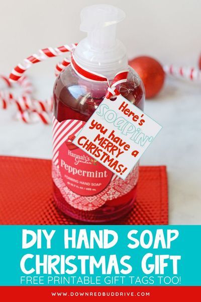 This Christmas hand soap gift DIY is a great last-minute gift idea for friends, neighbors, or even the mailman! Free printable tags too! Christmas Hand Soap Gift DIY | Hand Soap Gift Idea | Christmas Soap Gift Idea | Christmas Hand Soap Gift | Christmas Gift Idea | DIY Christmas Gift | Christmas Gift Idea Printable Free | Down Redbud Drive #christmasgift #handsoap #soapgift #freeprintables #diychristmas #diygift Soap Gift Ideas, Christmas Soap Gift, Hand Soap Gift, Diy Hand Soap, Gag Gifts Christmas, Soap Gifts, Diy Christmas Gift Ideas, Christmas Soap, Free Printable Tags